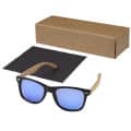 Gafas de sol polarizadas con cristal de espejo de PET reciclado/madera en caja de regalo "Hiru"